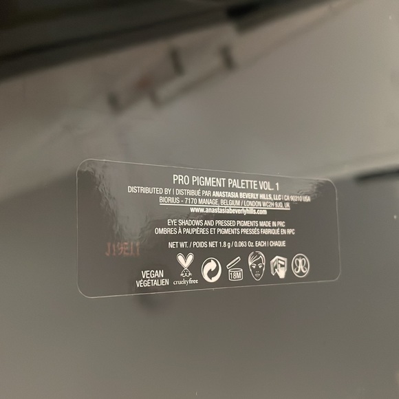 😍 Brand new in Box Stunning ABH Norvina Collection Vol 1 - Picture 7 of 7